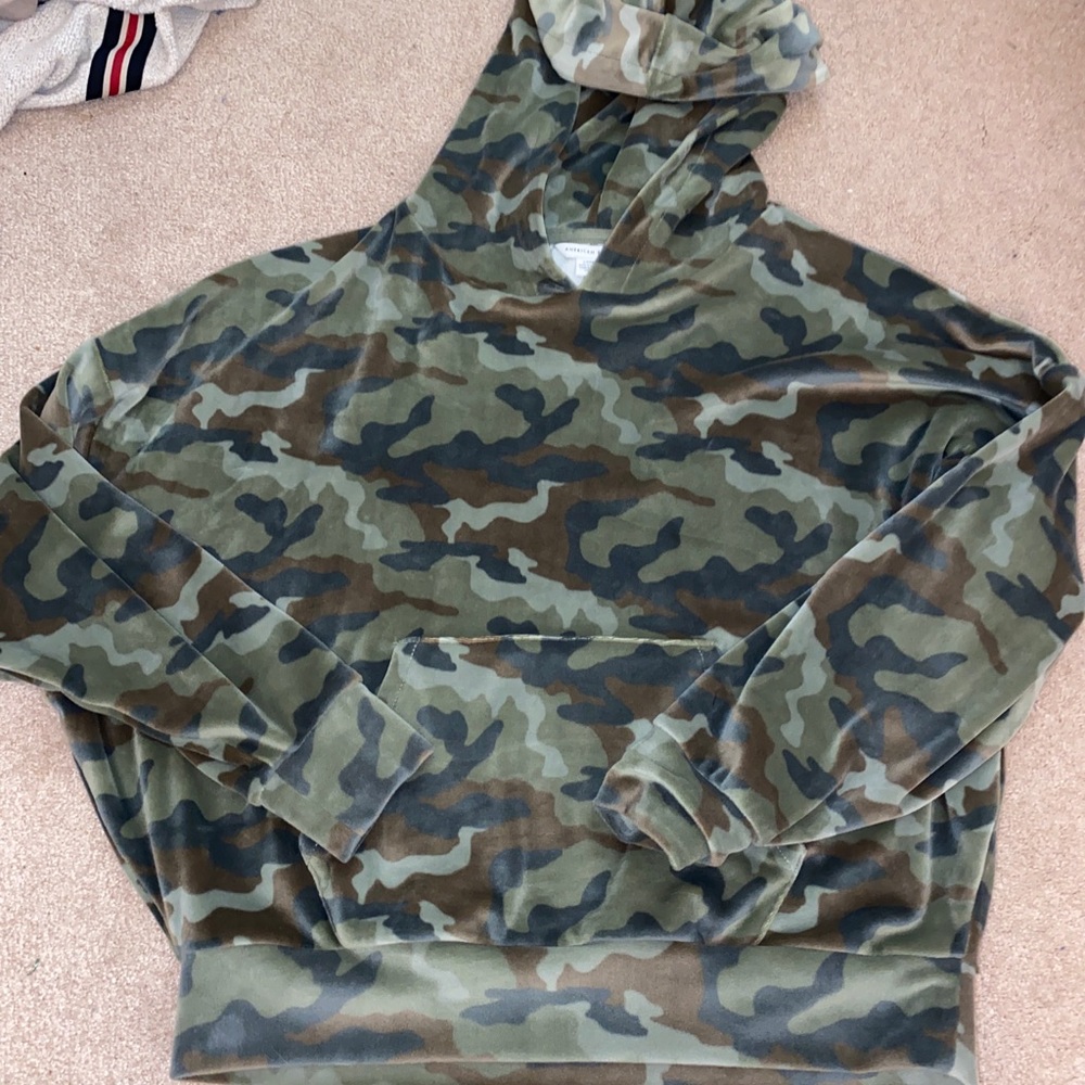 American eagle pullover.